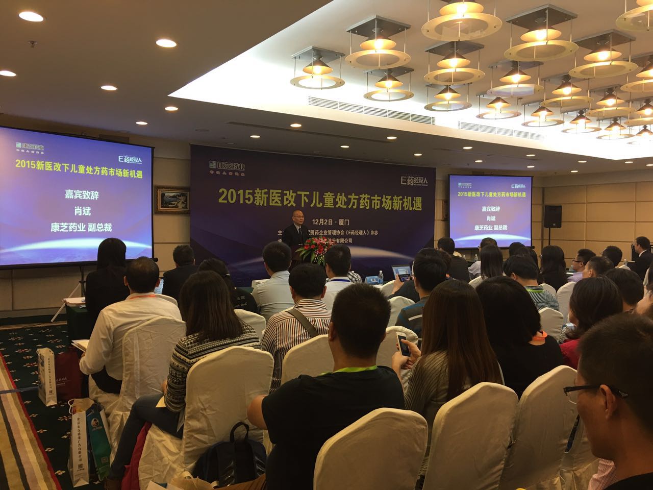 %E8%AE%BA%E5%9D%9B%E7%85%A7%E7%89%87